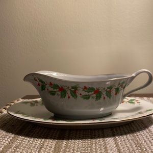 China Pearl Noel Gravy Boat Underplate Holly Berry